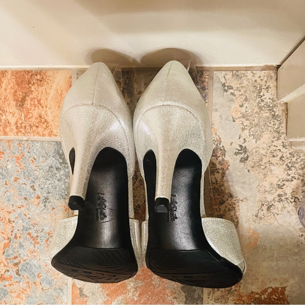 🦌Flashy Sassy Metallic Peep Toe D’Orsay Style Silver Party Heels by LifeStride! - Picture 3 of 15